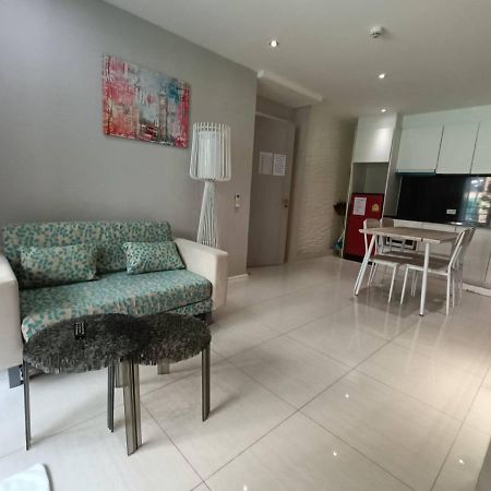 Atlantis Condo Resort By Somphong Praia de Jomtien Exterior foto