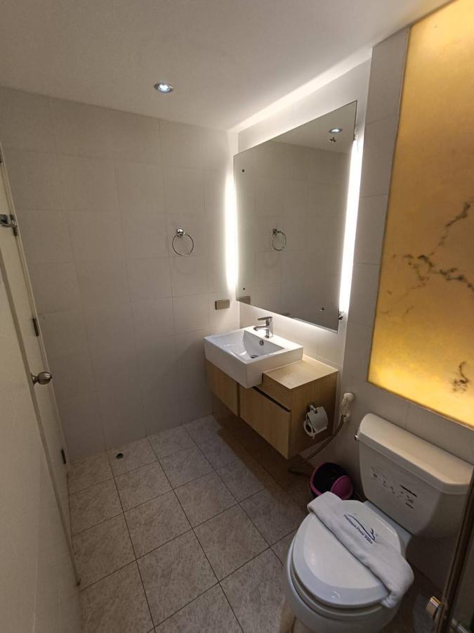 Atlantis Condo Resort By Somphong Praia de Jomtien Exterior foto