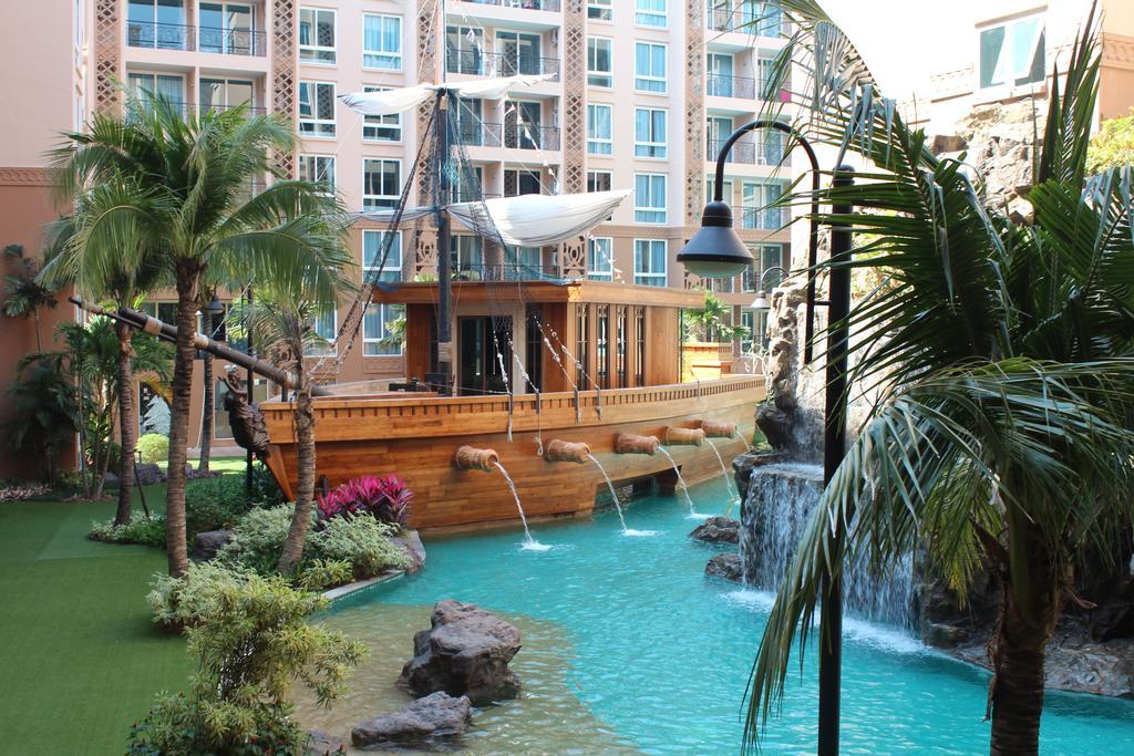 Atlantis Condo Resort By Somphong Praia de Jomtien Exterior foto