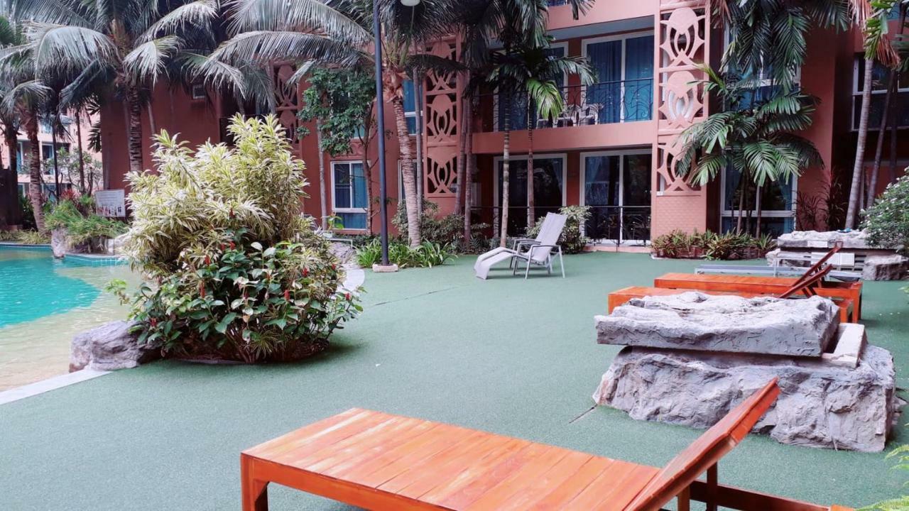 Atlantis Condo Resort By Somphong Praia de Jomtien Exterior foto